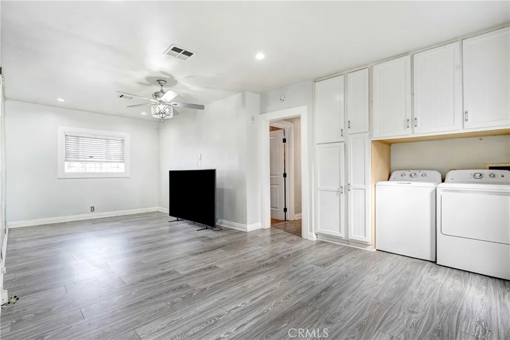 8843 S Wilton Place, Los Angeles, California 90047 home-pic-10